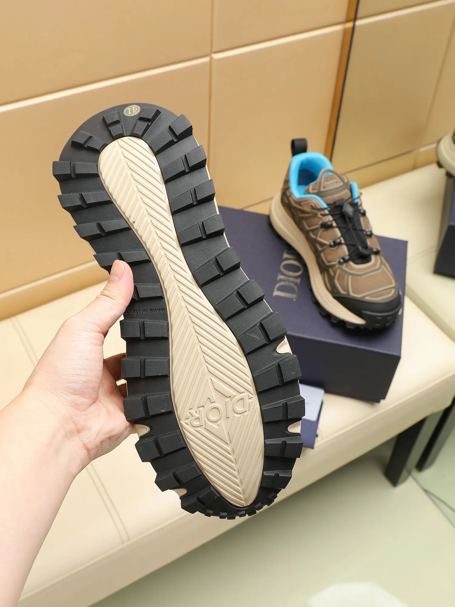 Men's Men's Shoes 💰520 [New Style] 🏍️🏍️Dior-B31 RUNNER sneakers highlight the fashionable silhouette, decorated with curved cannage pattern, reinterpreting classic patterns in a structural style, enriching Dior's 2023 summer men's wear series. Meticulously crafted using the advanced craftsmanship of hiking shoes, it blends outdoor culture with Dior heritage. Code number 38-45, multiple colors available, 38-44 (45 can be customized